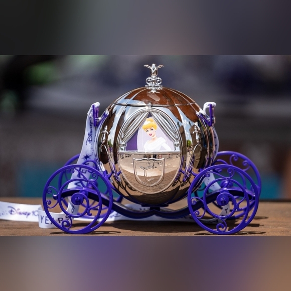 Disney 100 Years of Wonder Cinderella Carriage Platinum Popcorn Bucket - Picture 2 of 2